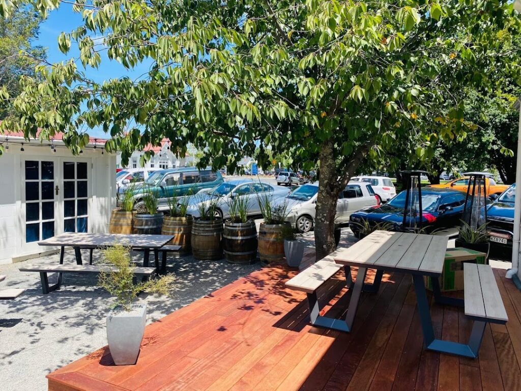 Karahui Wine Bar & Eatery